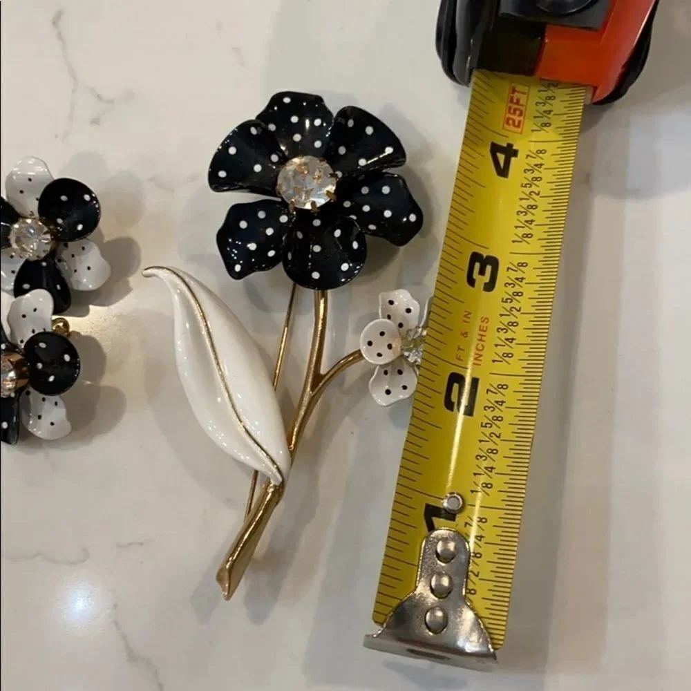 Vintage Avon 3 Piece‎ Pin and Earrings